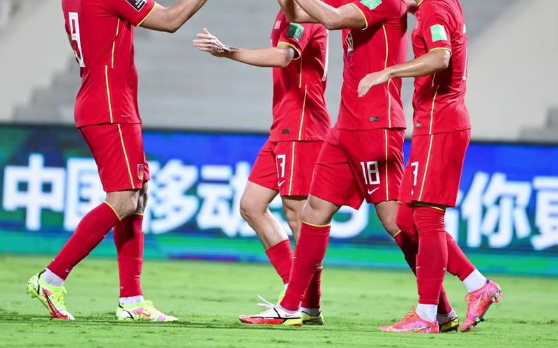 中国与外国足球直播比赛的相关图片