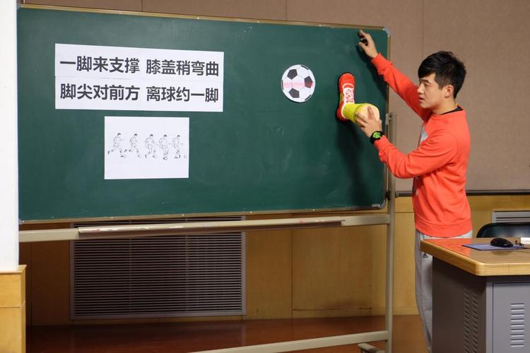 北京小学体育老师直播课堂的相关图片