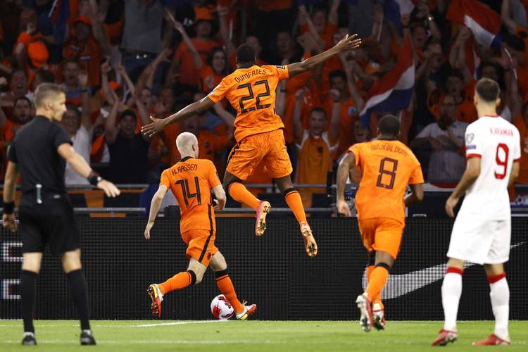 荷兰和土耳其足球直播的相关图片